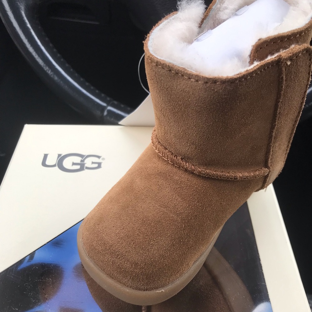 Infant uggs Chestnut size 4/5